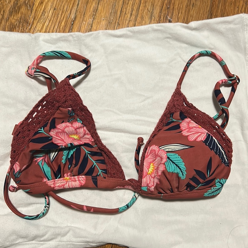 Flower patterned bikini top